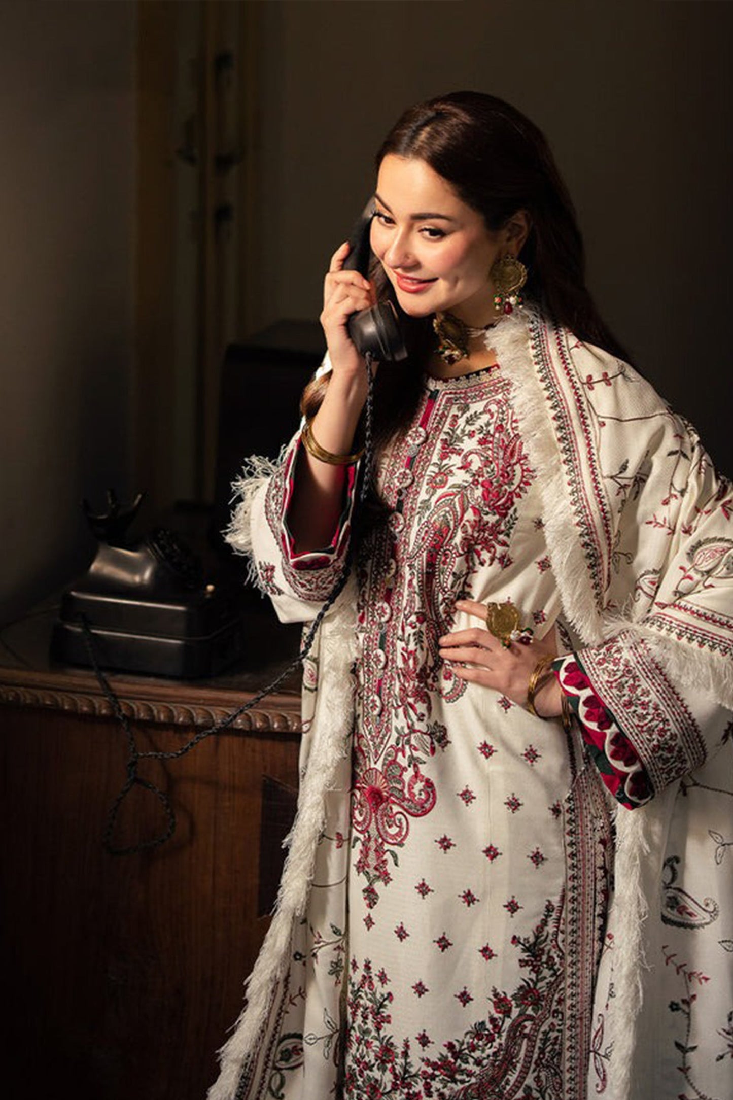 CF1120-Winter ASIM JOFA-3PC DHANAK EMBROIDERED SHIRT WITH DHANAK EMBROIDERED SHAWL