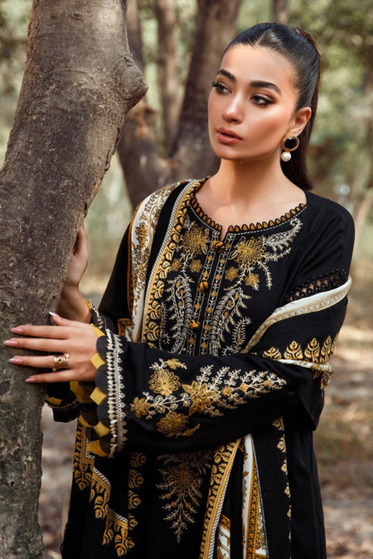 CF827-Winter Maria b 3PC Dhannak Embroidered suit with Printed Shawll