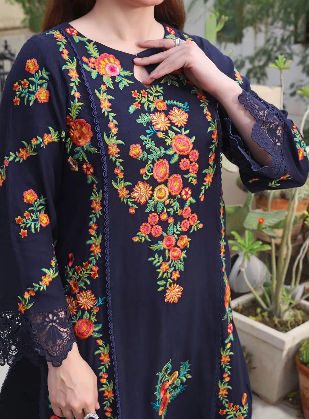 CF1251 UNSTITCHED WINTER BATIK-3PC DHANAK EMBROIDERED SHIRT WITH COURTRAI PRINTED SHAWL Regular