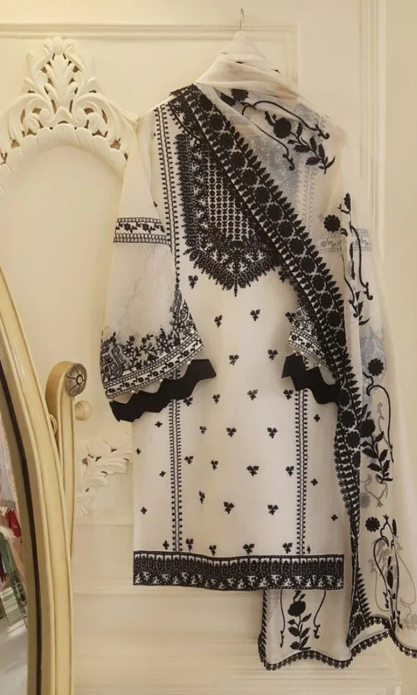 CF207-Agha Noor - 3PC Lawn Heavy Embroidered Shirt With Embroidered Bamber Dupatta